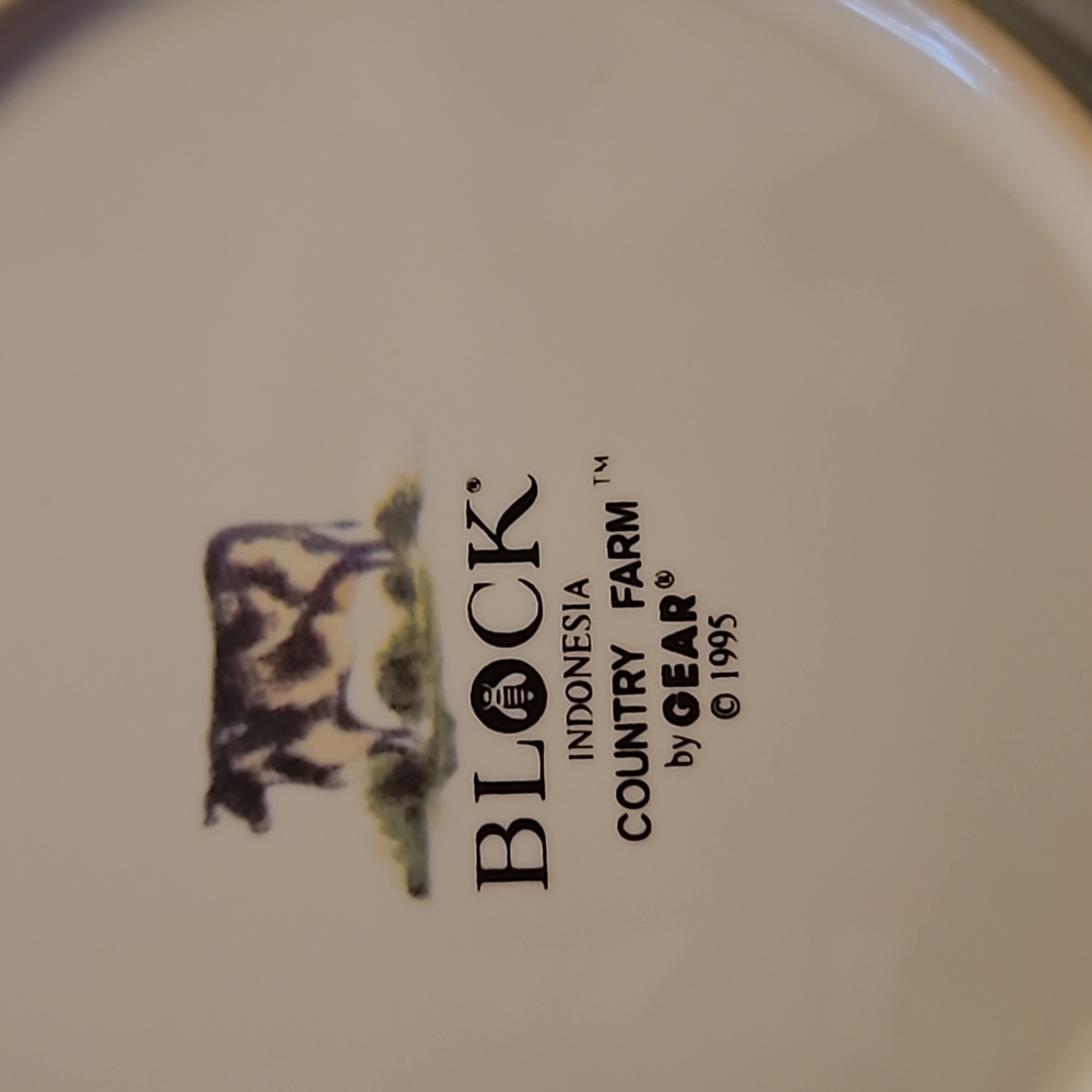 Block by Gear Country Farm Roster 8 inch plates set of 2 - Picture 4 of 5